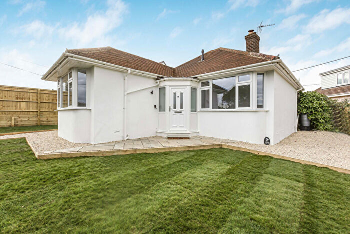 3 Bedroom Bungalow For Sale In Poplar Grove, Kennington, OX1