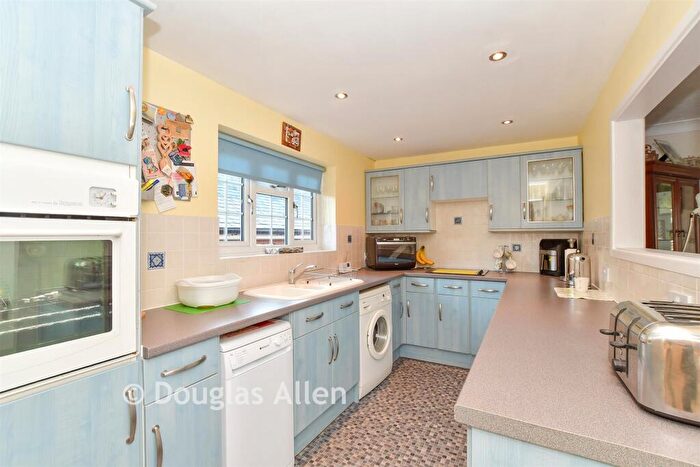 1 Bedroom Maisonette For Sale In Wood Lane, Hornchurch, Essex, RM12