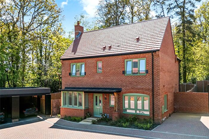 3 Bedroom Detached House For Sale In Mitford Drive, Midhurst, West Sussex, GU29