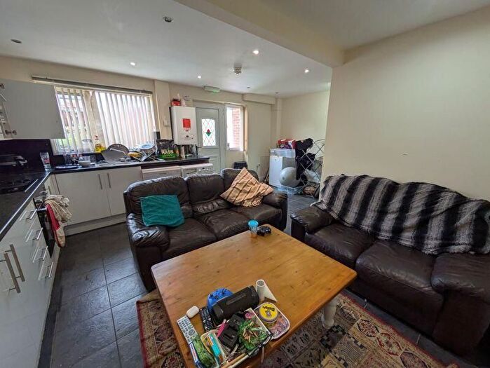 4 Bedroom Semi-Detached House To Rent In Portland Road, Nottingham, NG7