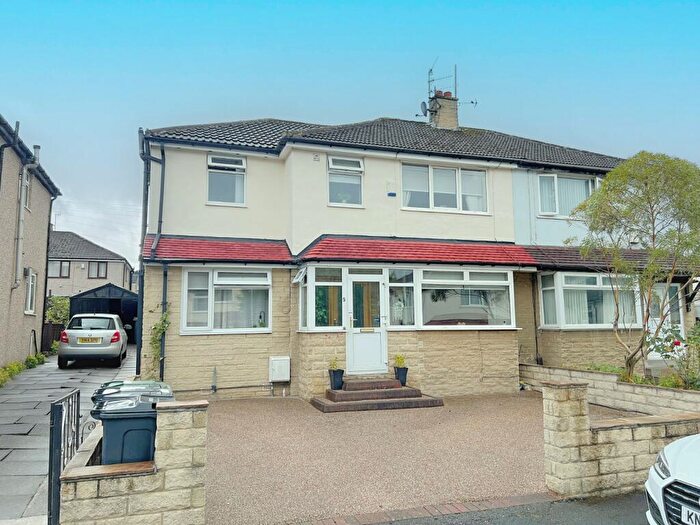 6 Bedroom Semi-Detached House For Sale In Bartle Close, Great Horton, Bradford, BD7