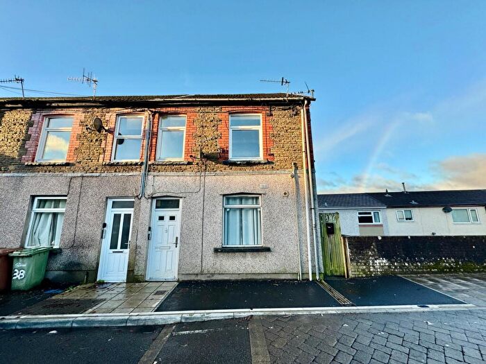 1 Bedroom Flat To Rent In High Street, Fleur De Lis, NP12