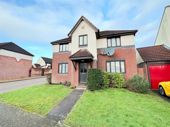 4 Bedroom Detached House To Rent In Dulverton Drive, Furzton, Milton Keynes, MK4