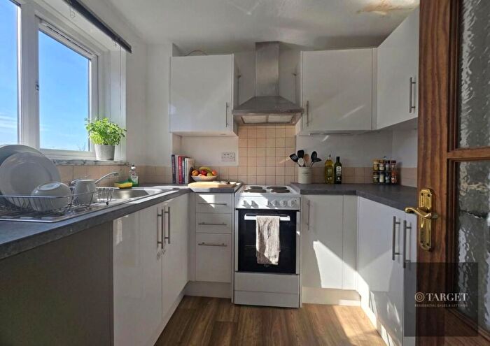 1 Bedroom Flat To Rent In Tramway Avenue, N9