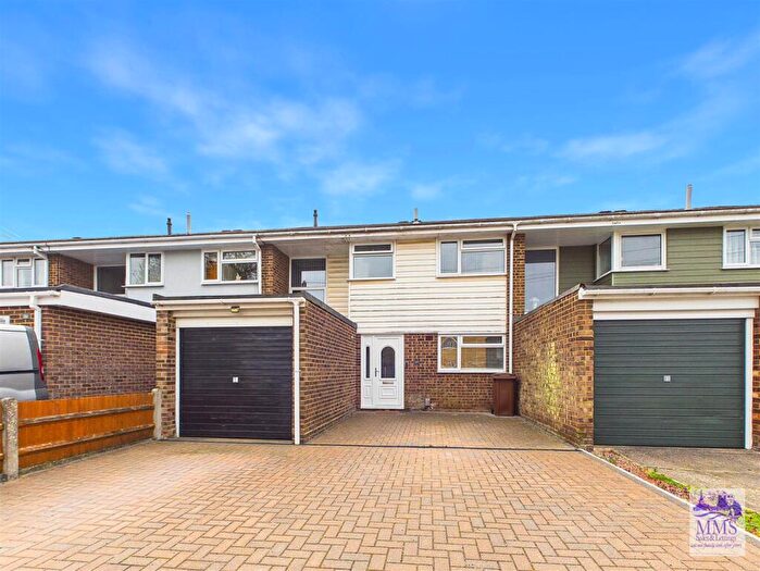 3 Bedroom Terraced House For Sale In Rowbrocke Close, Rainham, ME8
