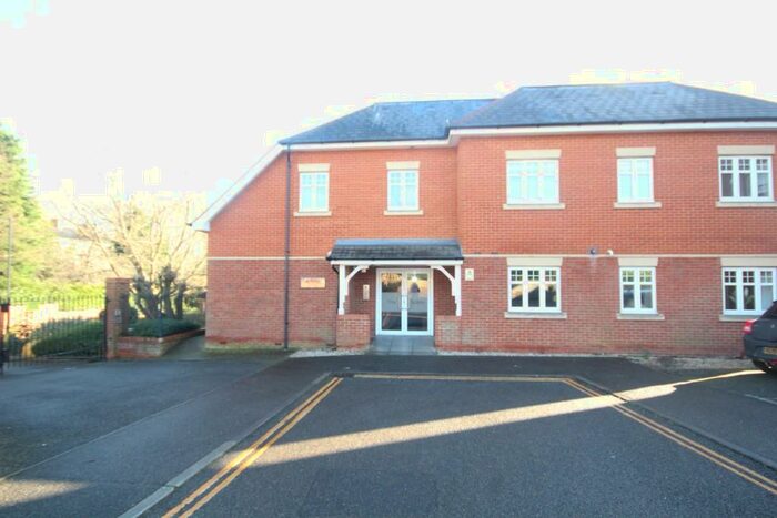 2 Bedroom Apartment To Rent In Eastfield Road, Brentwood, Essex, CM14