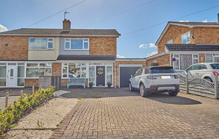 3 Bedroom Semi Detached House For Sale In Arran Way, Hinckley, LE10