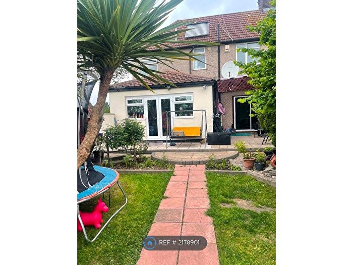 5 Bedroom Semi-Detached House To Rent In Hedgemans Road, Dagenham, RM9