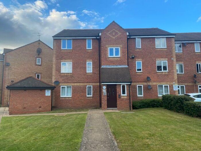 2 Bedroom Flat To Rent In Danbury Crescent, South Ockendon, Essex, RM15