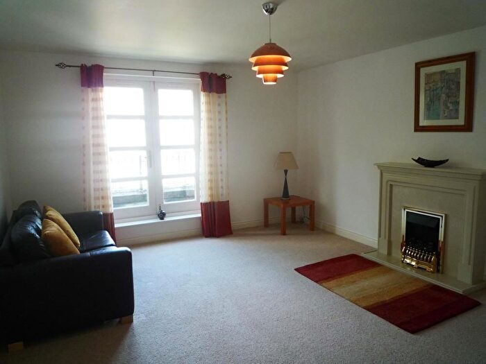 2 Bedroom Flat To Rent In Beechgrove Gardens, Aberdeen, AB15