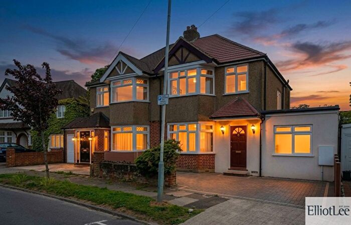 3 Bedroom Semi Detached House To Rent In Primrose Gardens, Ruislip, HA4