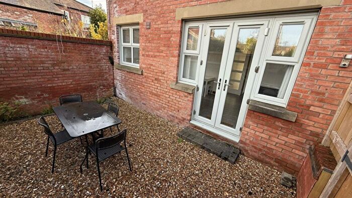 2 Bedroom Flat To Rent In Davenfield Road, Didsbury., M20