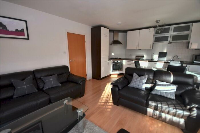 2 Bedroom Flat To Rent In Portland Street, City Centre, Aberdeen, AB11