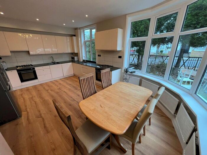 6 Bedroom Detached House To Rent In The Drive, London, NW11