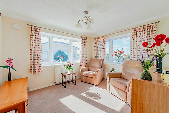 1 Bedroom Mobile/park Home For Sale In Woolborough Lane, Outwood, Redhill, RH1