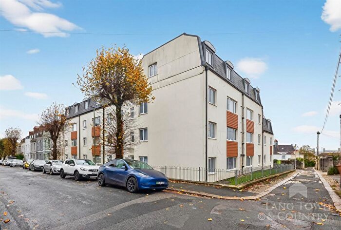 2 Bedroom Apartment To Rent In Victoria Court, Stoke, Plymouth, PL2