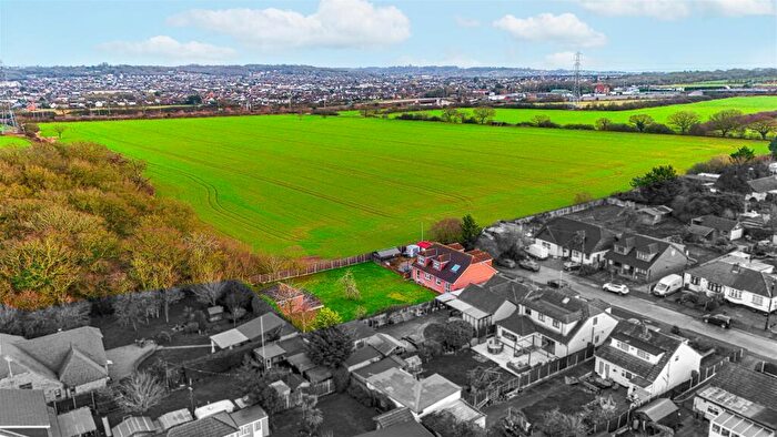 5 Bedroom Detached House For Sale In Lee Road, Bowers Gifford, Basildon, SS13