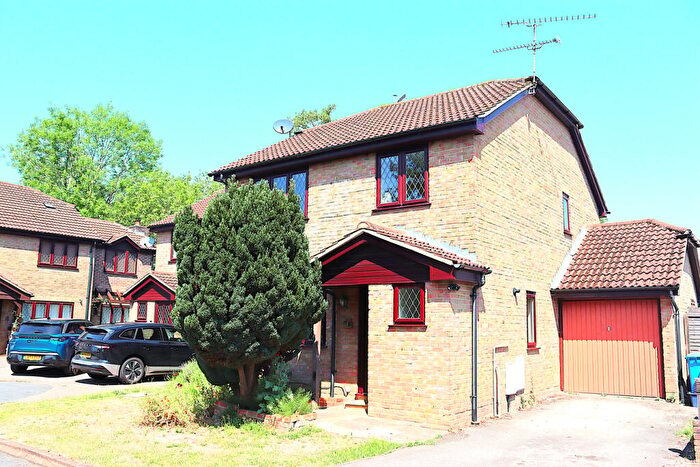 4 Bedroom Detached House For Sale In Sheffield Close, Farnborough, GU14
