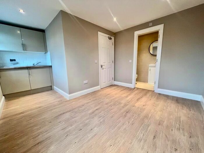 1 Bedroom Flat To Rent In Greatfields Drive, Uxbridge, UB8