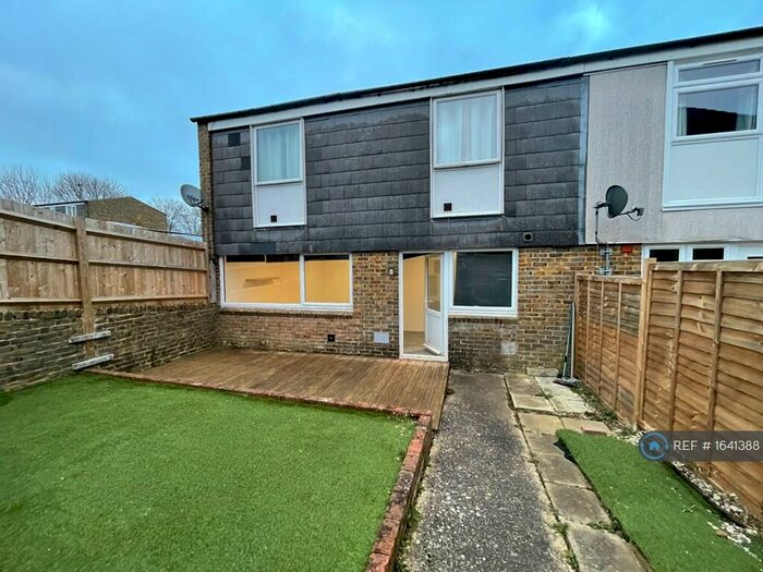 2 Bedroom Terraced House To Rent In Malvern Close, Basingstoke, RG22