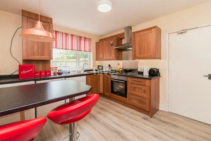 3 Bedroom Flat To Rent In Beadnell Place, Shieldfield, Newcastle Upon Tyne, NE2