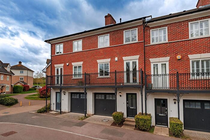 3 Bedroom Town House For Sale In Mowbray Close, Epping, CM16