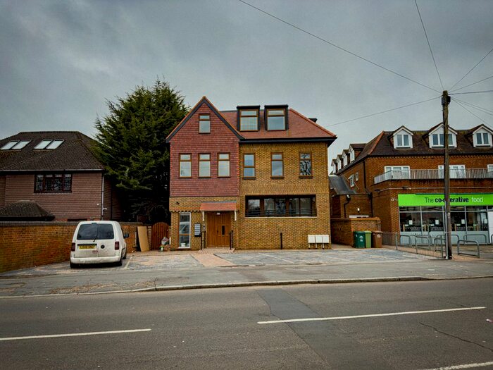 2 Bedroom Flat To Rent In Laleham Road, Staines-Upon-Thames, TW18