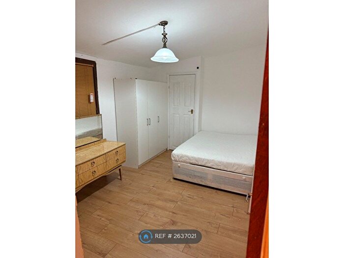 1 Bedroom Flat To Rent In Eric Road, Chadwell Heath, RM6