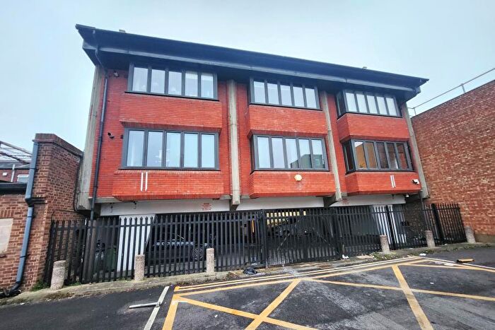 2 Bedroom Apartment To Rent In Chertsey, KT16