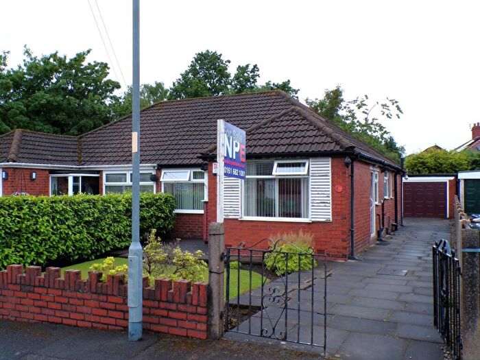 3 Bedroom Bungalow For Sale In Rishworth Drive, New Moston, Manchester, M40