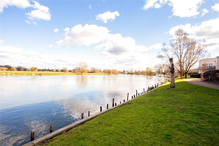 2 Bedroom Flat To Rent In Chertsey House, Bridge Wharf, Chertsey, KT16