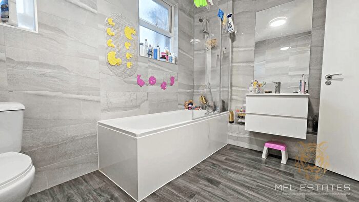 2 Bedroom Flat For Sale In Upper Grove, London, SE25