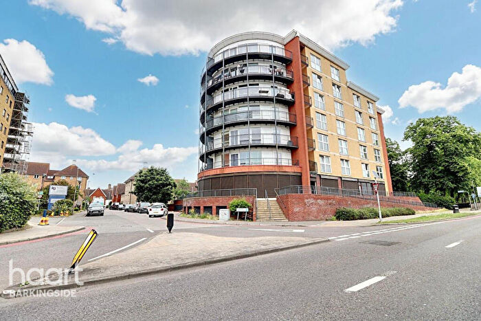 2 Bedroom Apartment For Sale In Royal Crescent, Newbury Park, IG2