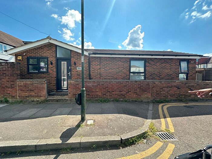 1 Bedroom Detached House To Rent In Abbotts Road, Mitcham, CR4