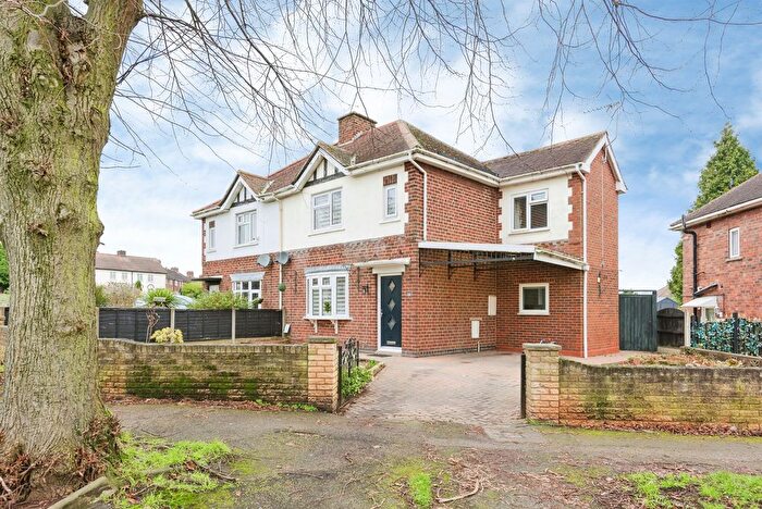 3 Bedroom Semi Detached House For Sale In Dormer Avenue, Tamworth, B77