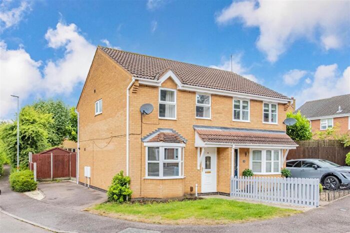 3 Bedroom House To Rent In Donne Close, Kettering, NN16