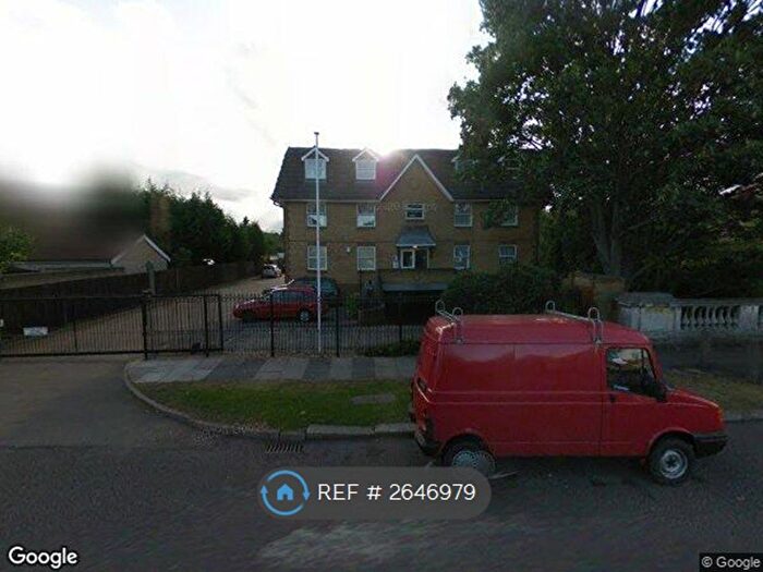 Studio To Rent In Millstream Close, London, N13