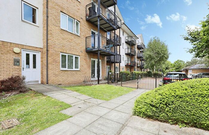 2 Bedroom Flat For Sale In Sharps Court, Cooks Way, Hitchin, SG4