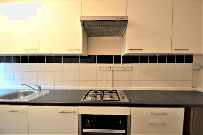 3 Bedroom Cottage To Rent In London, NW10