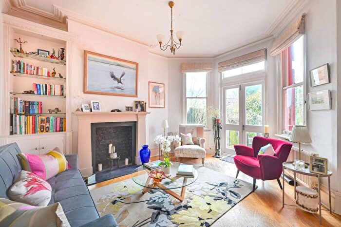 6 Bedroom Semi-Detached House For Sale In Hoveden Road, Mapesbury Estate, London, NW2
