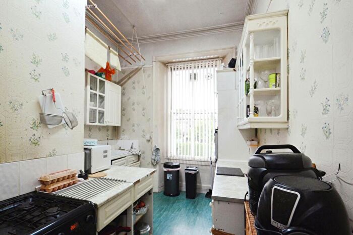 2 Bedroom Flat For Sale In Minto Street, Edinburgh, Midlothian, EH9