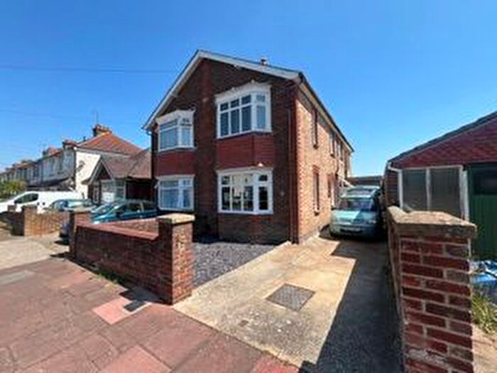 4 Bedroom Semi-Detached House To Rent In Shandon Road, Worthing, BN14
