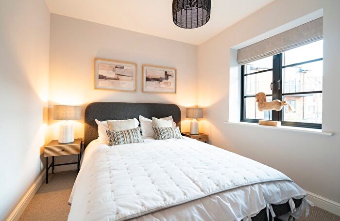 3 Bedroom Terraced House For Sale In Connaught Place, Brockenhurst, SO42