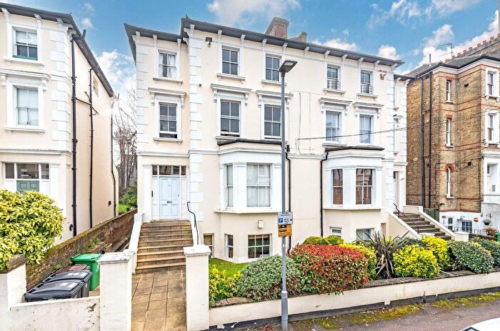 2 Bedroom Flat To Rent In St. Philips Road, Surbiton, KT6