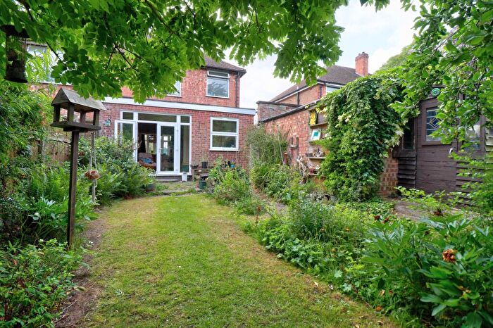 3 Bedroom Semi Detached House For Sale In Thurcaston Road, Leicester, LE4
