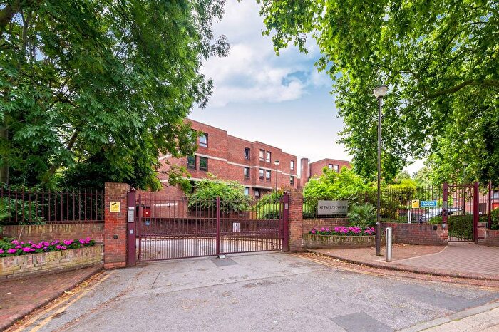 2 Bedroom Flat To Rent In Lily Close, London, W14