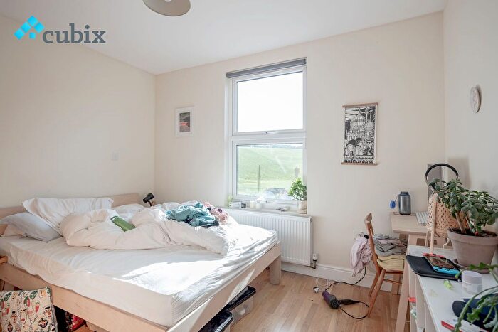 2 Bedroom Flat To Rent In Cheltenham Road, London, SE15