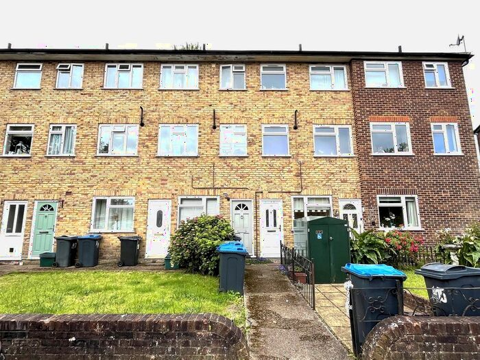2 Bedroom Maisonette To Rent In May Close, Chessington, Surrey., KT9