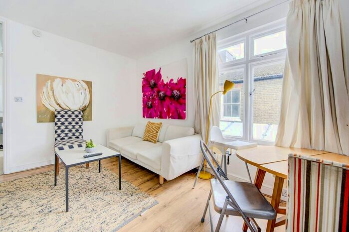 2 Bedroom Flat To Rent In Stephendale Road, Fulham, London, SW6