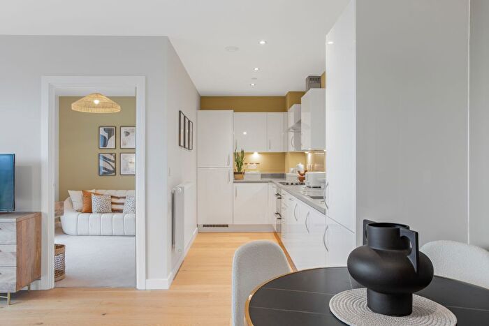 2 Bedroom Flat For Sale In Abbey Road, Barking, IG11